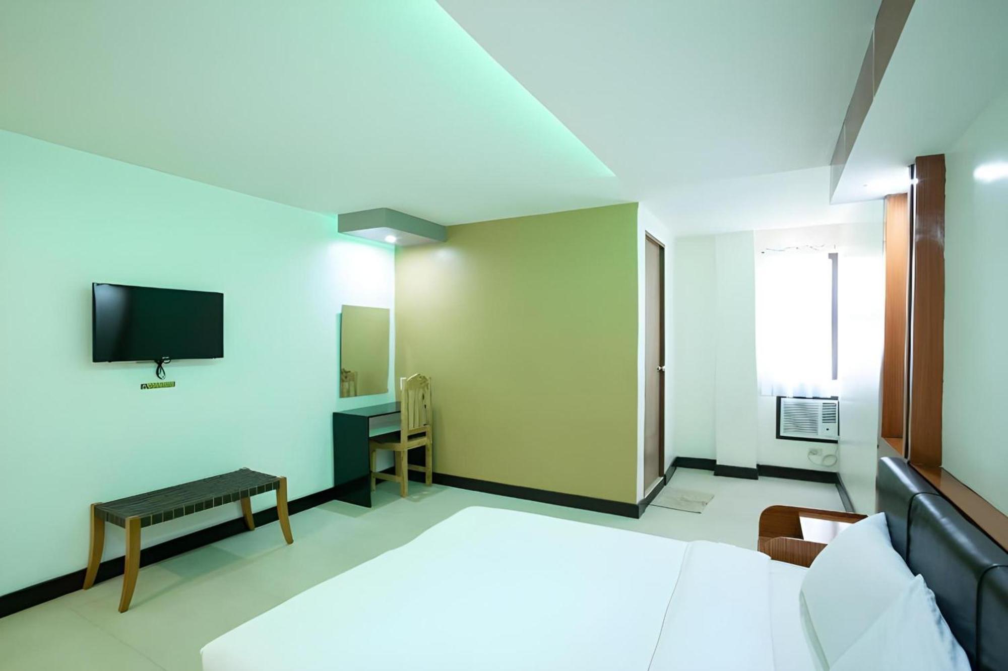 Oyo 195 Ranchotel - Binan Luaran gambar