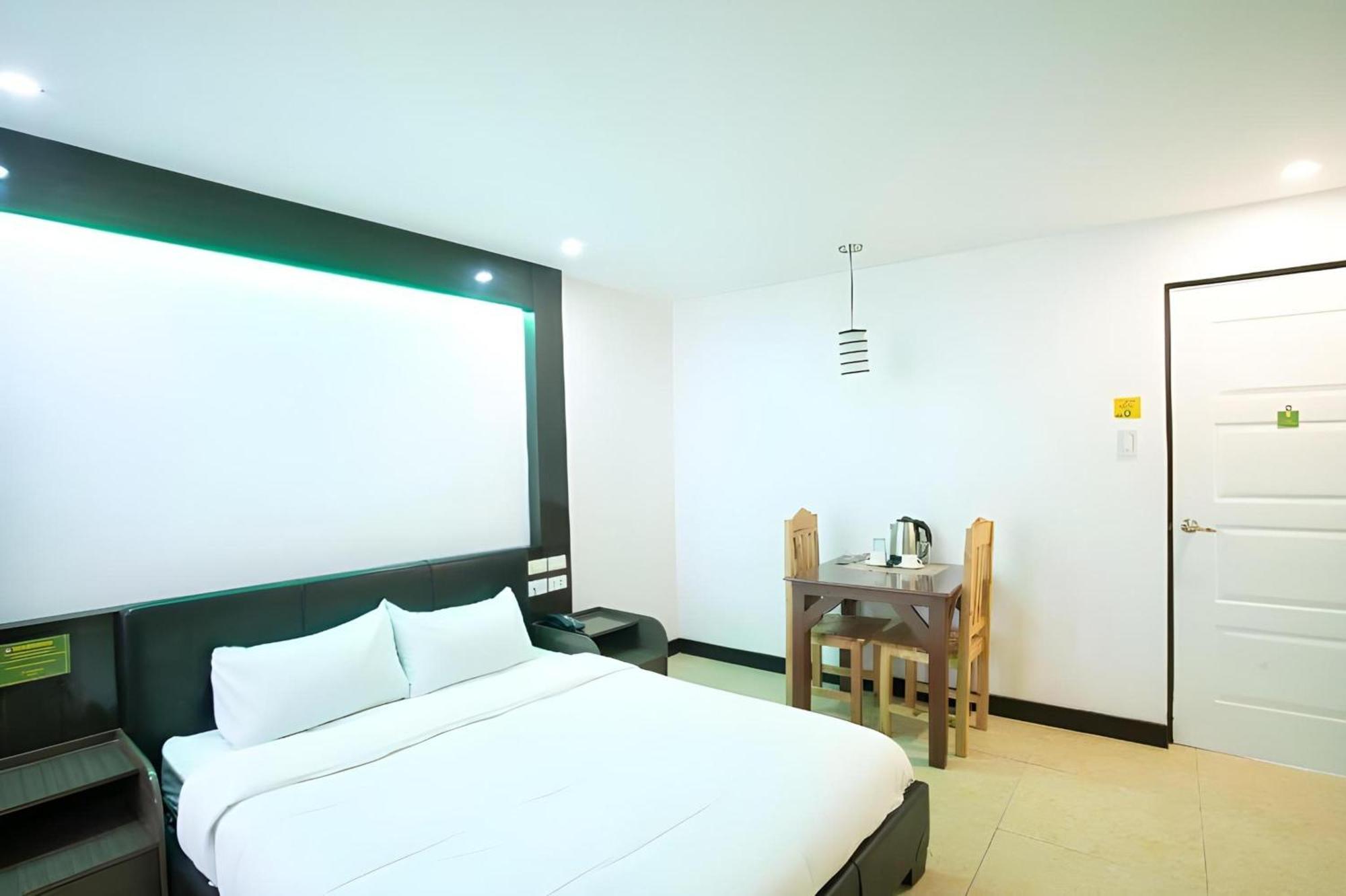 Oyo 195 Ranchotel - Binan Luaran gambar