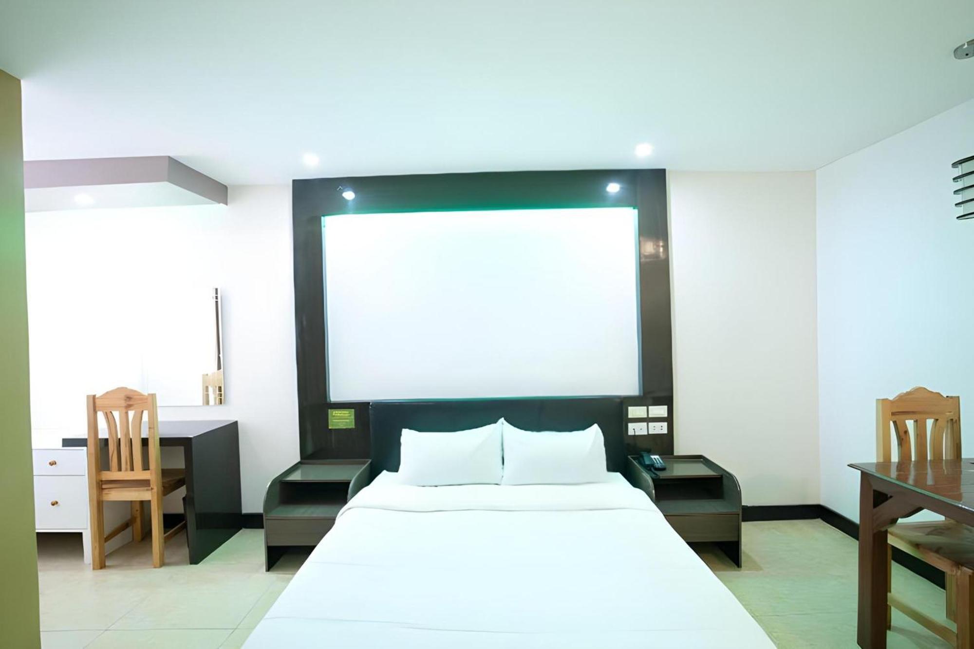 Oyo 195 Ranchotel - Binan Luaran gambar