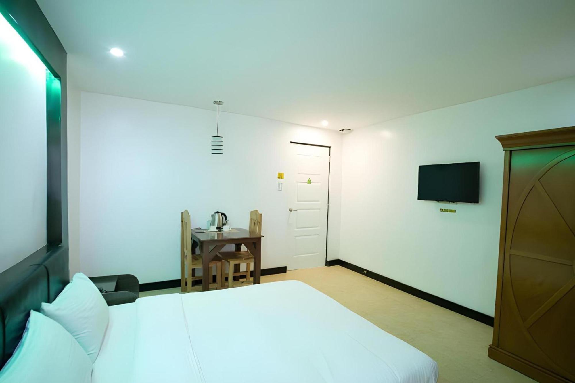 Oyo 195 Ranchotel - Binan Luaran gambar