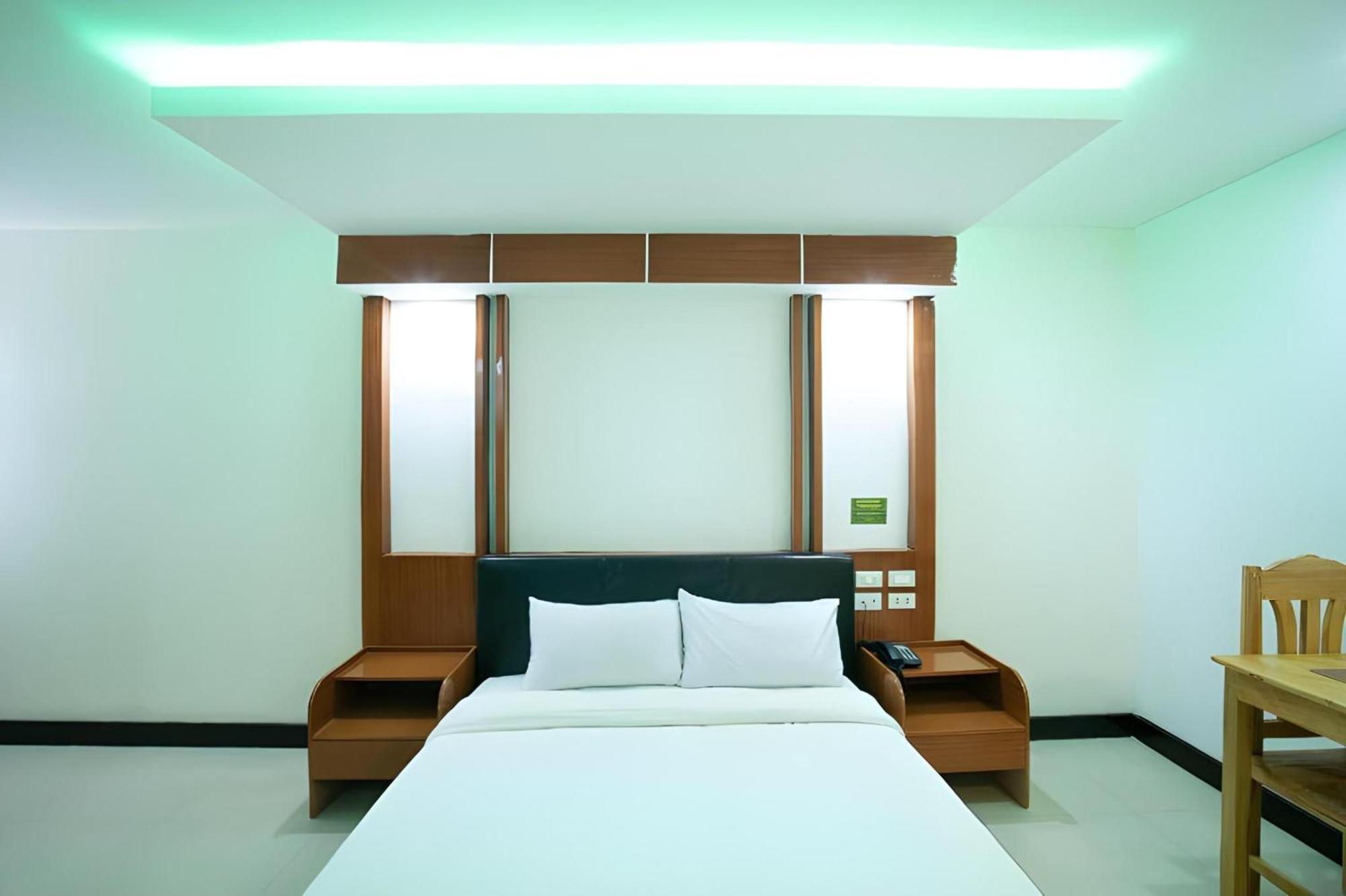 Oyo 195 Ranchotel - Binan Luaran gambar