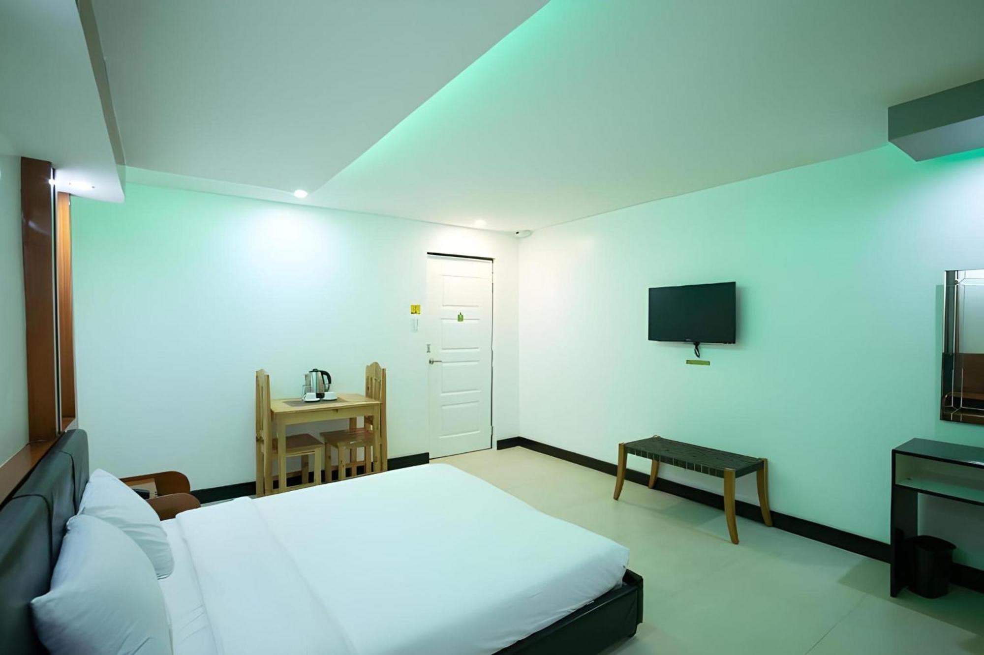 Oyo 195 Ranchotel - Binan Luaran gambar