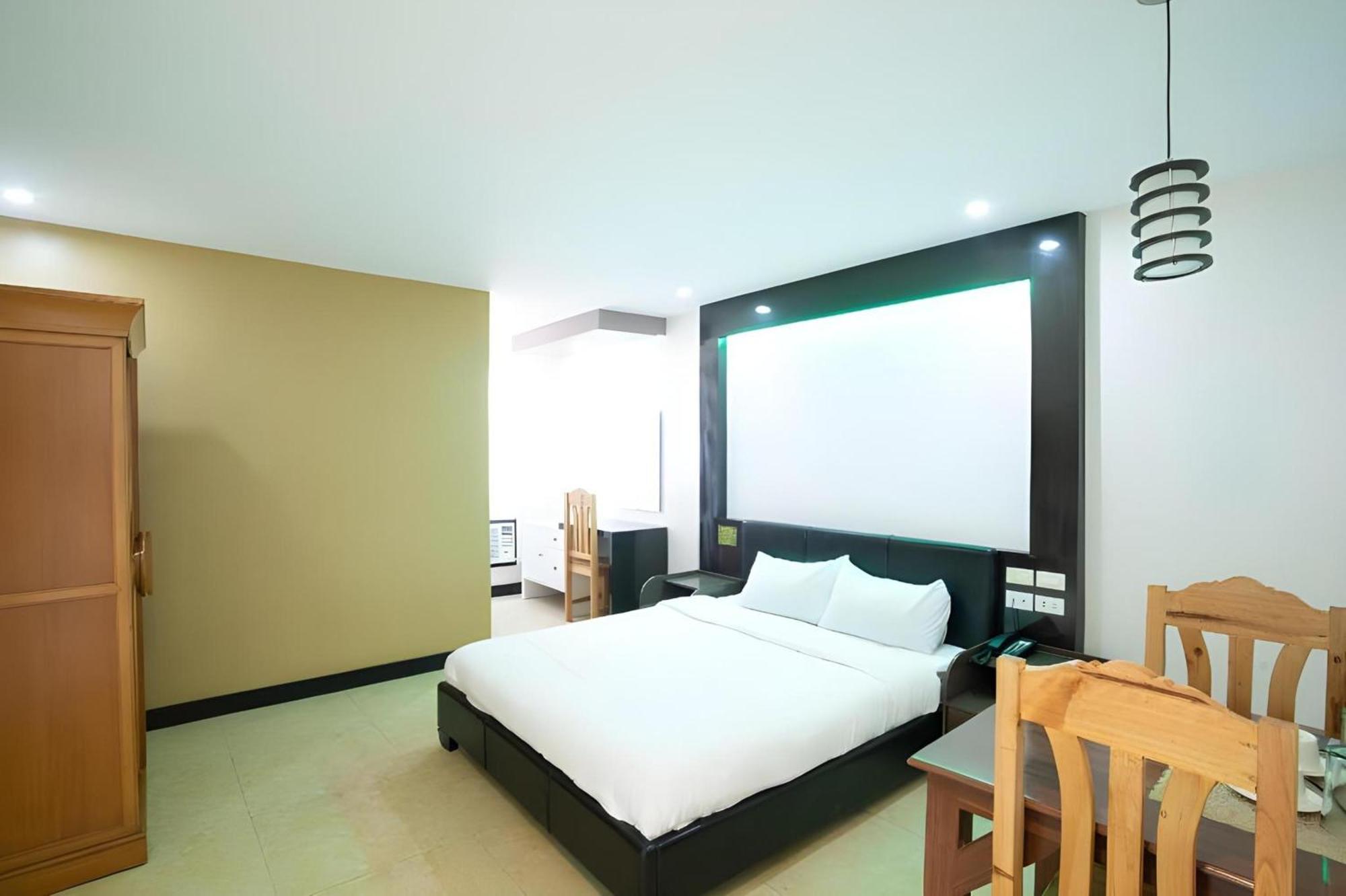 Oyo 195 Ranchotel - Binan Luaran gambar