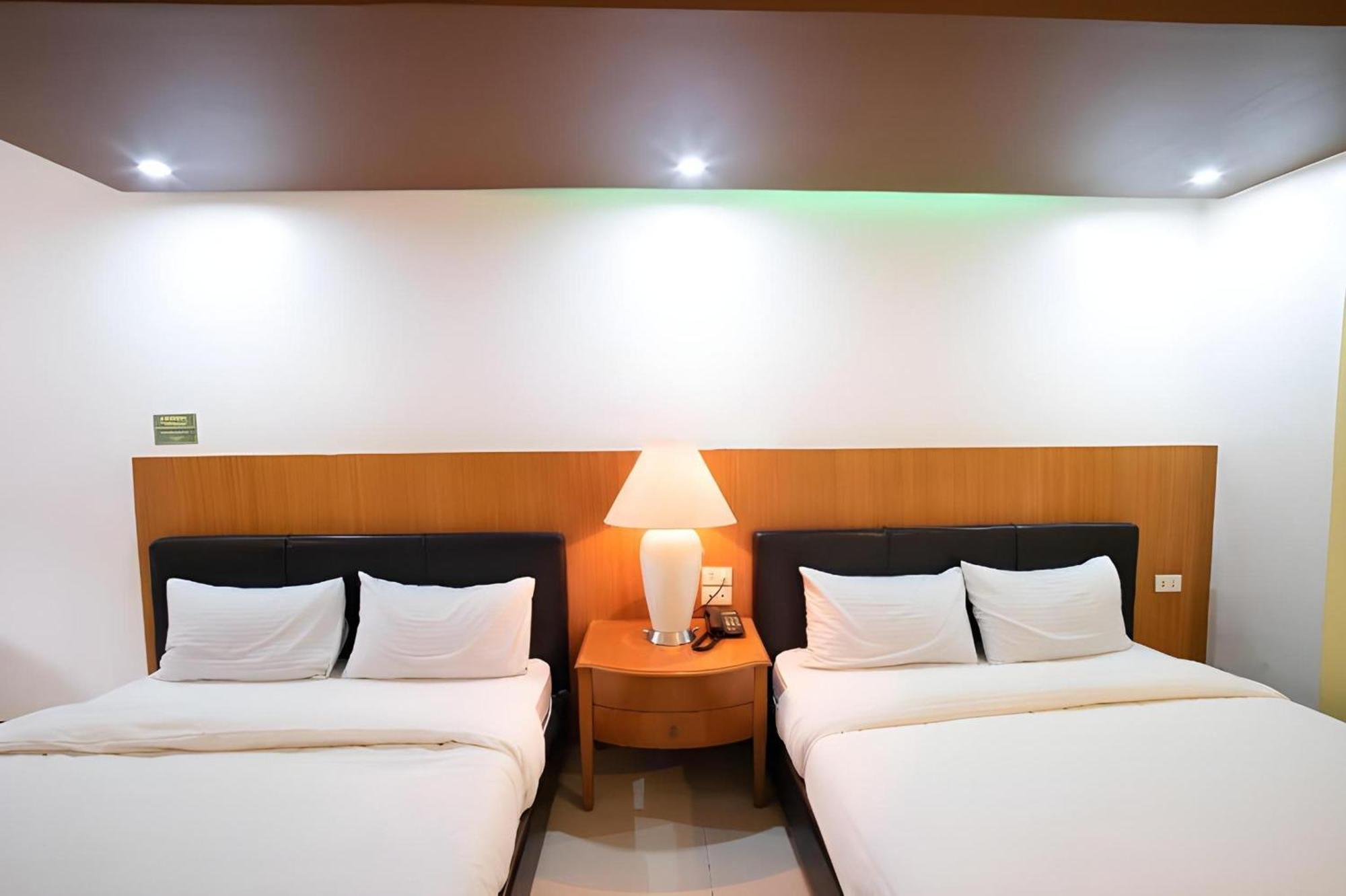 Oyo 195 Ranchotel - Binan Luaran gambar
