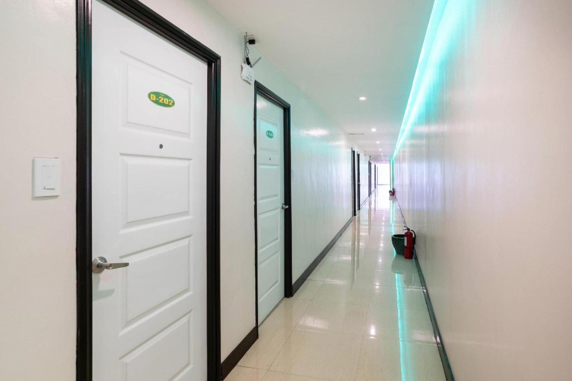 Oyo 195 Ranchotel - Binan Luaran gambar